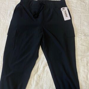 Marika black Jogger Cargo Pants. Traveling pants
